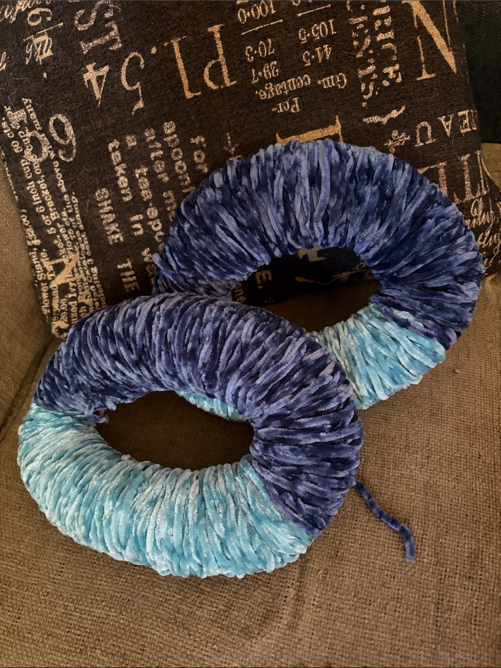 Plush Two-Tone Blue Velvet "O Go" bulky weight yarn